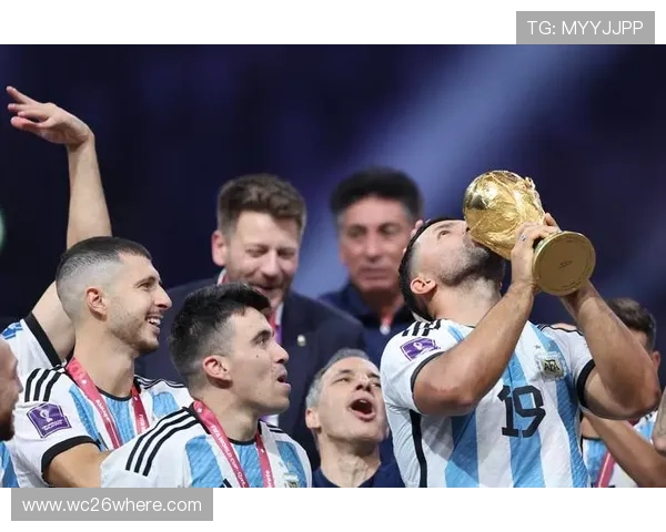 22年世界杯足球盛宴点燃全球热情，精彩比赛不断刷新历史纪录